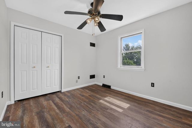5 VILLAGE DR, Lititz, PA 17543