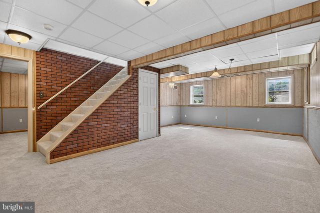 5 VILLAGE DR, Lititz, PA 17543