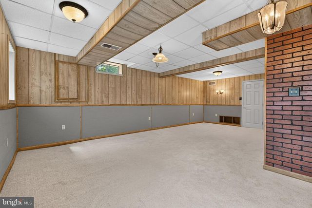 5 VILLAGE DR, Lititz, PA 17543
