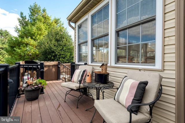 5 VILLAGE DR, Lititz, PA 17543