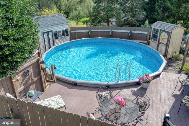 5 VILLAGE DR, Lititz, PA 17543