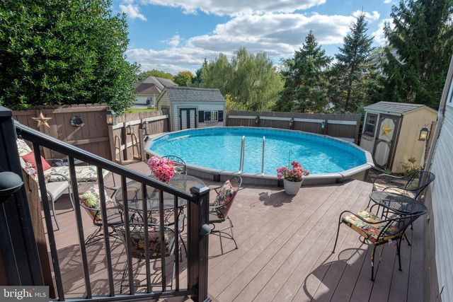 5 VILLAGE DR, Lititz, PA 17543