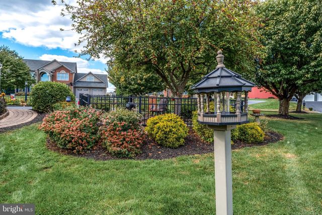 5 VILLAGE DR, Lititz, PA 17543