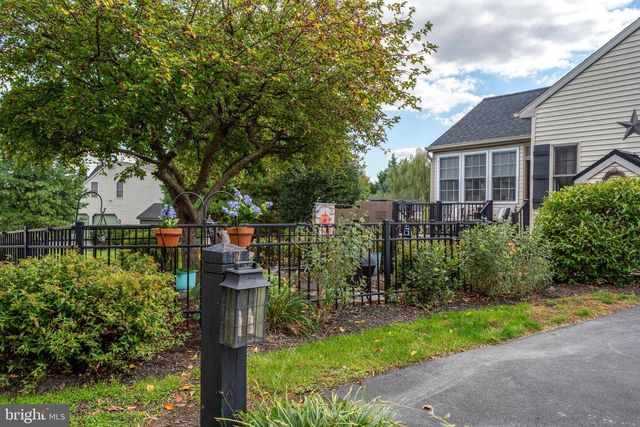5 VILLAGE DR, Lititz, PA 17543