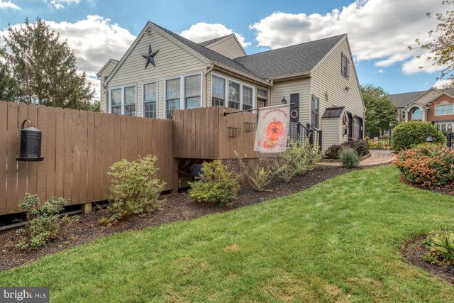 5 VILLAGE DR, Lititz, PA 17543