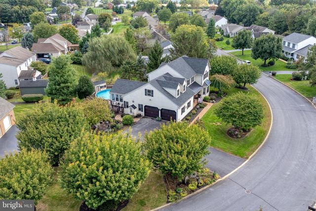 5 VILLAGE DR, Lititz, PA 17543