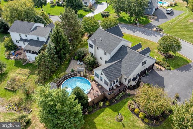 5 VILLAGE DR, Lititz, PA 17543