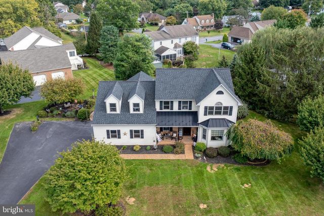 5 VILLAGE DR, Lititz, PA 17543