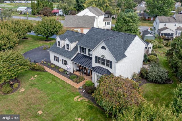 5 VILLAGE DR, Lititz, PA 17543