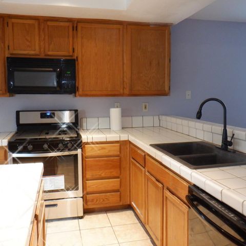 8425 vintage park Dr, Sacramento, CA 95828