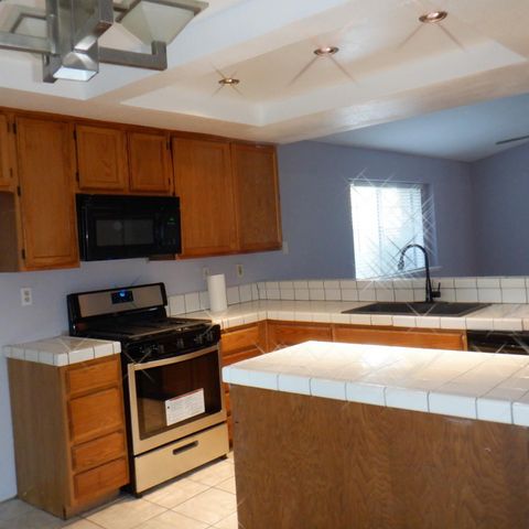 8425 vintage park Dr, Sacramento, CA 95828