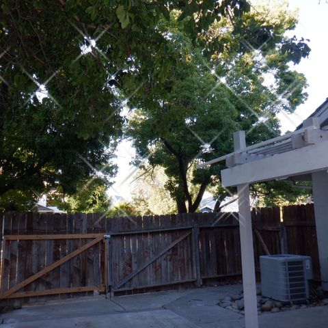 8425 vintage park Dr, Sacramento, CA 95828