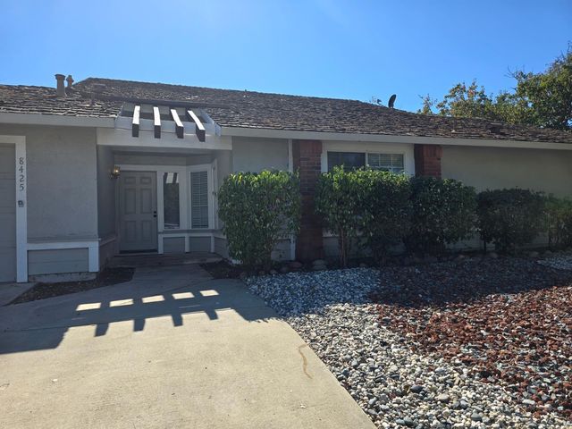 8425 vintage park Dr, Sacramento, CA 95828