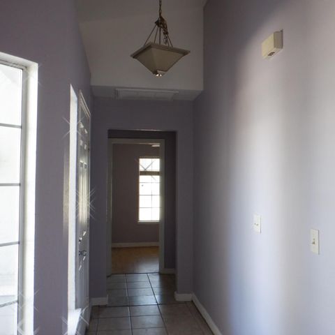 8425 vintage park Dr, Sacramento, CA 95828