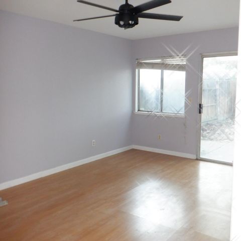 8425 vintage park Dr, Sacramento, CA 95828