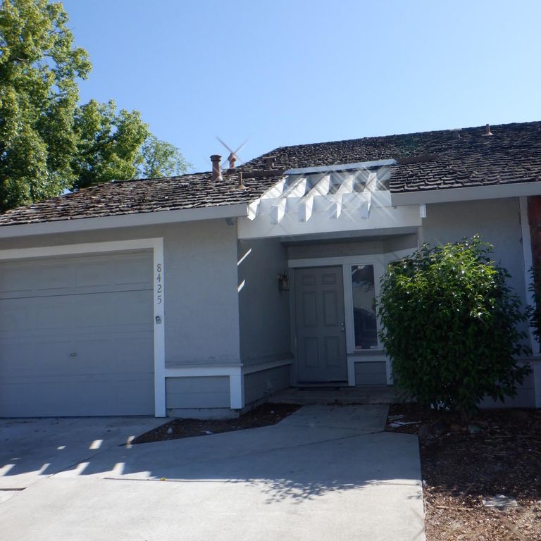8425 vintage park Dr, Sacramento, CA 95828
