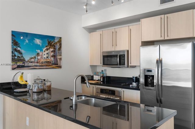 79 SW 12th St 2204-S, Miami, FL 33130