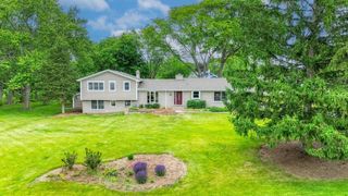 325 Canterbury Lane, Inverness, IL 60010