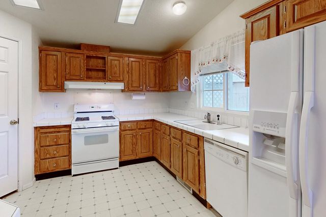 1301 Broadway St, Olivehurst, CA 95961