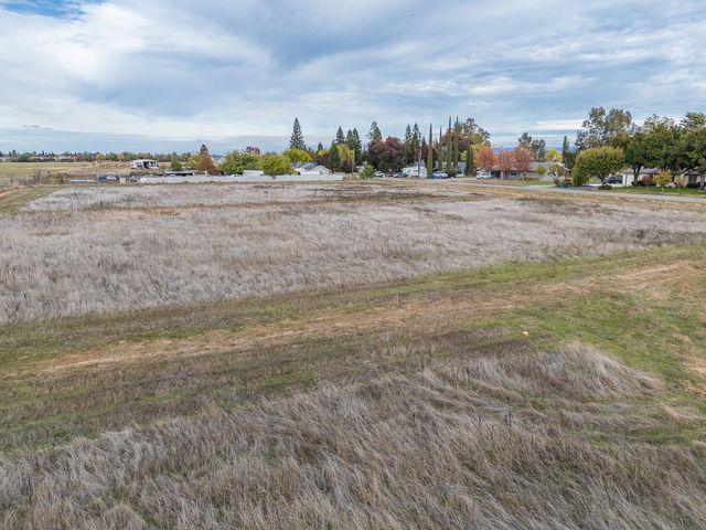 1301 Broadway St, Olivehurst, CA 95961