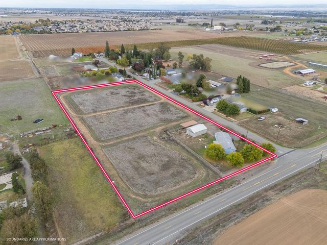 1301 Broadway St, Olivehurst, CA 95961