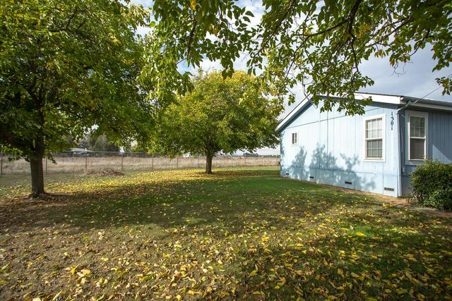 1301 Broadway St, Olivehurst, CA 95961