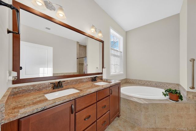 13 Tompkins Lane, Hopewell Junction, NY 12533