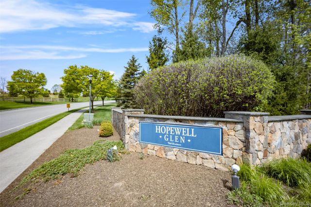 13 Tompkins Lane, Hopewell Junction, NY 12533