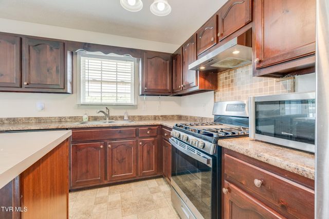 305 Old Stage Road, Rogersville, TN 37857