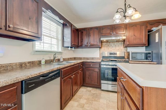 305 Old Stage Road, Rogersville, TN 37857