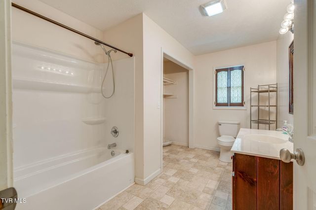 305 Old Stage Road, Rogersville, TN 37857