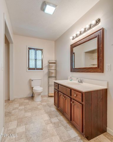 305 Old Stage Road, Rogersville, TN 37857