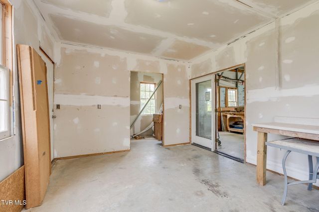 305 Old Stage Road, Rogersville, TN 37857