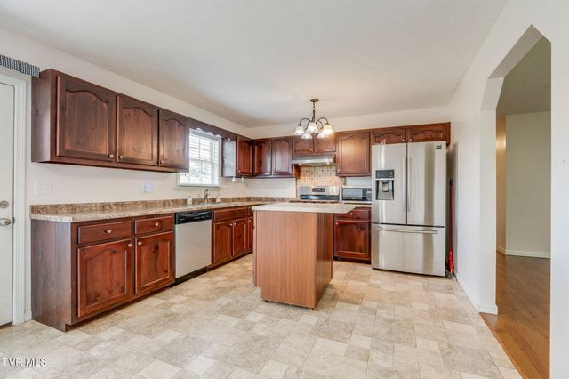 305 Old Stage Road, Rogersville, TN 37857