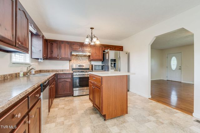 305 Old Stage Road, Rogersville, TN 37857