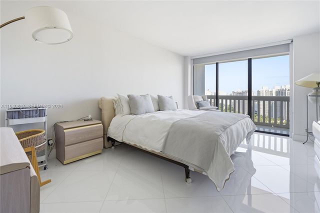 1000 W Island Boulevard 2806, Aventura, FL 33160