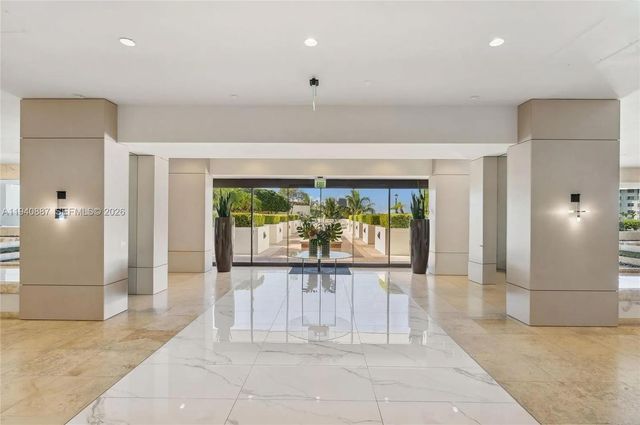 1000 W Island Boulevard 2806, Aventura, FL 33160