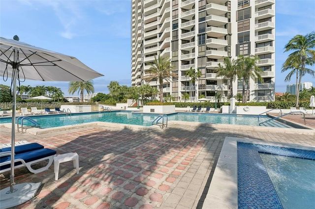 1000 W Island Boulevard 2806, Aventura, FL 33160