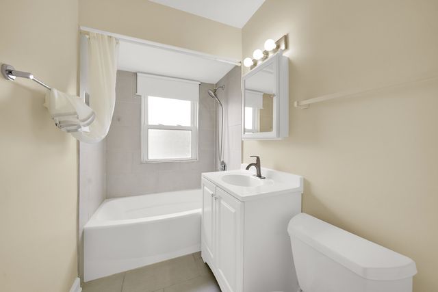 7221 W SUMMERDALE Avenue, Chicago, IL 60656