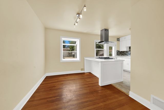 7221 W SUMMERDALE Avenue, Chicago, IL 60656