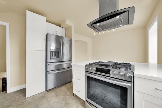 7221 W SUMMERDALE Avenue, Chicago, IL 60656