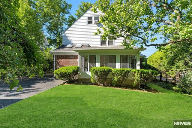 30 Brinkerhoff Avenue, Teaneck, NJ 07666