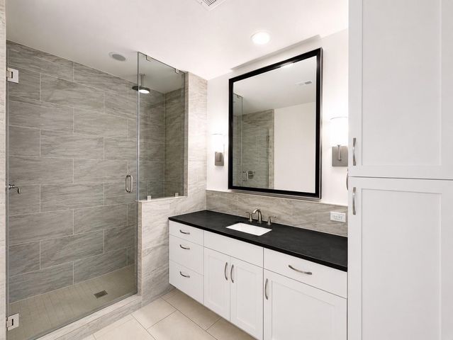 2303 Mid Lane 428, Houston, TX 77027