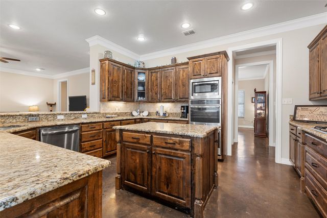 2370 Garrett Lane, China Spring, TX 76633