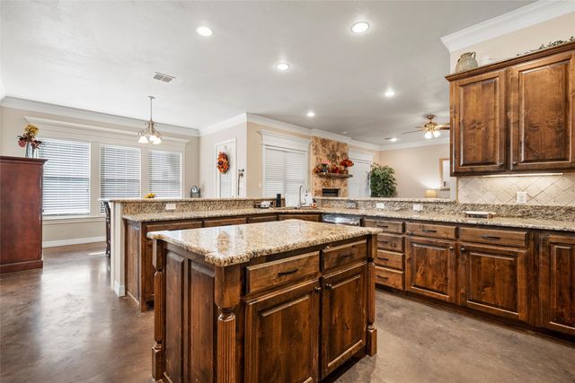 2370 Garrett Lane, China Spring, TX 76633