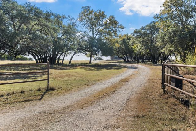 2370 Garrett Lane, China Spring, TX 76633