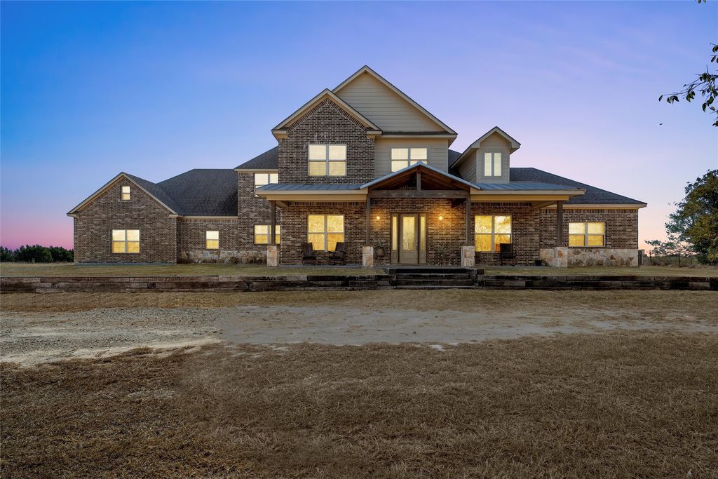 2370 Garrett Lane, China Spring, TX 76633