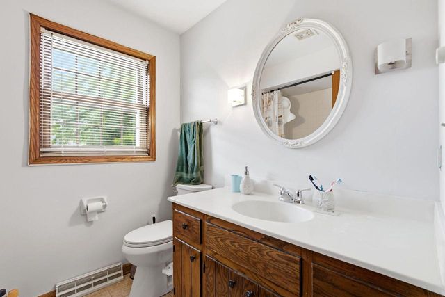 1232 Cavalier DRIVE, Waukesha, WI 53186