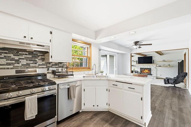1232 Cavalier DRIVE, Waukesha, WI 53186