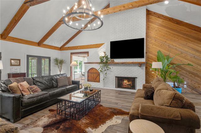 8880 Pageant Drive, Rogers, AR 72756